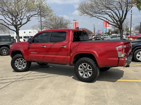 Used 2019 Toyota Tacoma Limited image 11