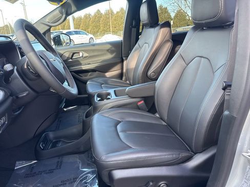 New 2026 Chrysler Pacifica Select image 7