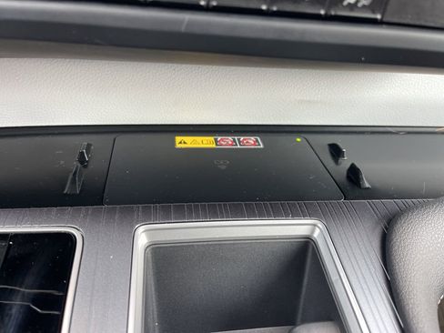 Used 2025 Toyota Sienna LE w/ LE Plus Package image 14