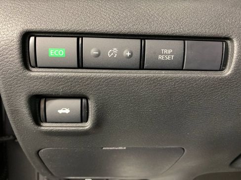 Used 2020 Nissan Sentra SV FWD image 16