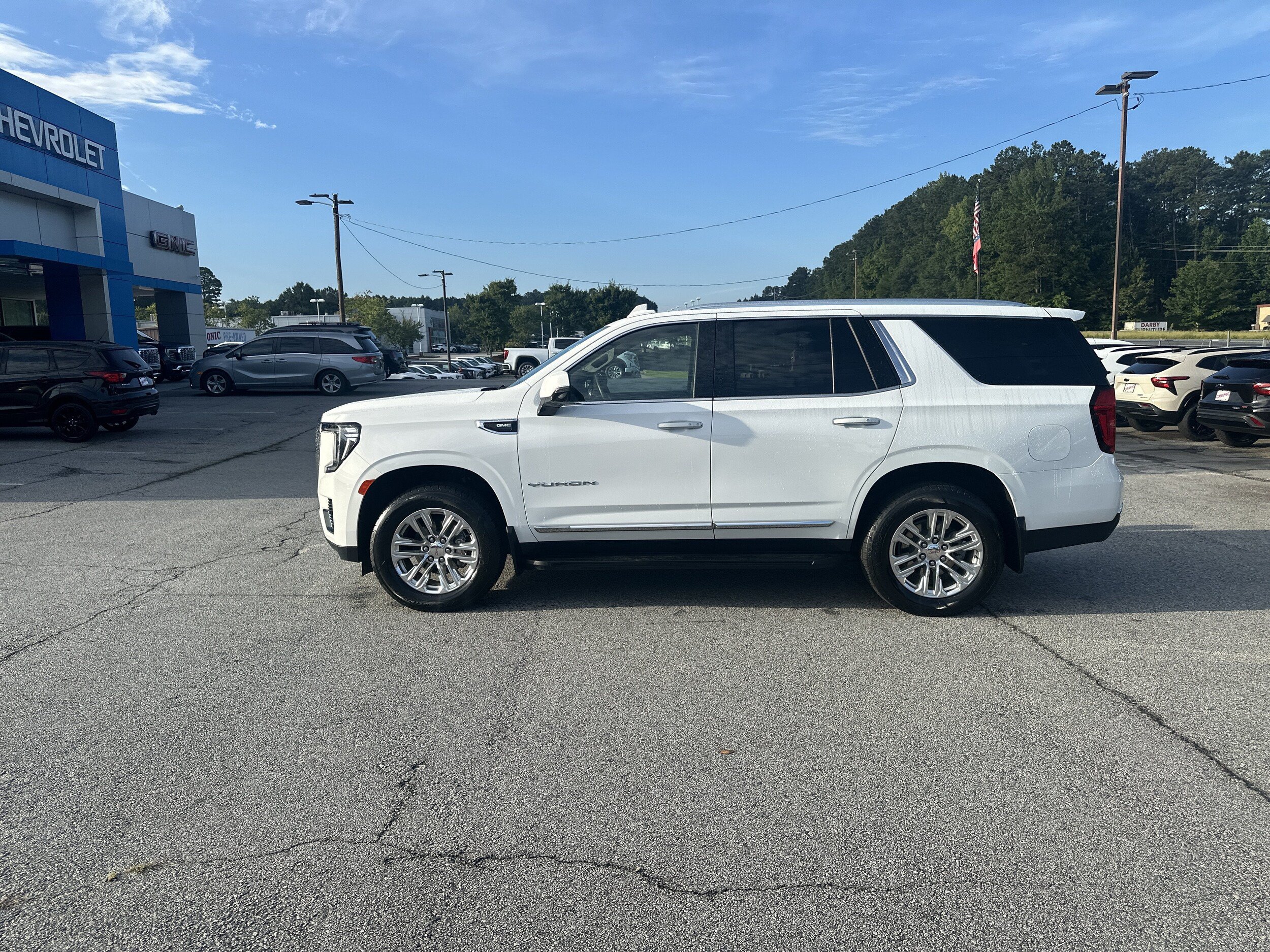Used 2024 GMC Yukon SLT w/ SLT Luxury Package AWD/4WD image 35