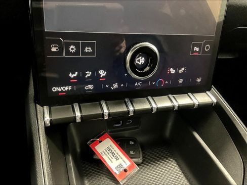 Used 2025 GMC Terrain Elevation image 25