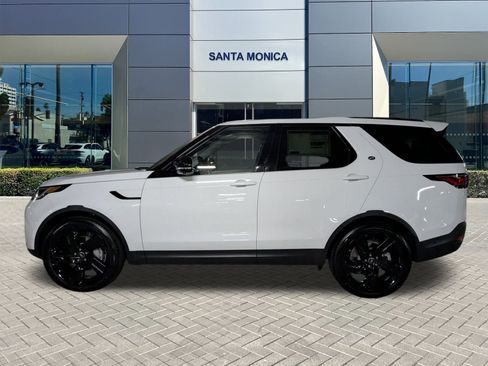 New 2025 Land Rover Discovery S image 5