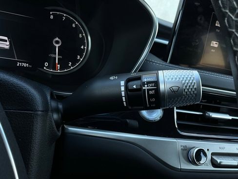 Used 2025 Genesis G70 2.5T image 39