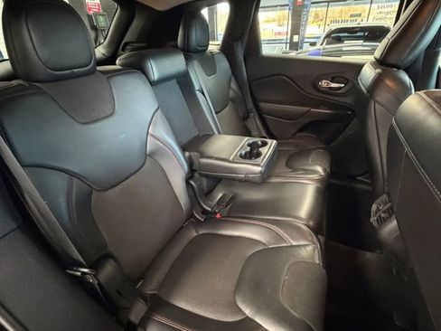 Used 2016 Jeep Cherokee Trailhawk w/ Cold Weather Group image 15