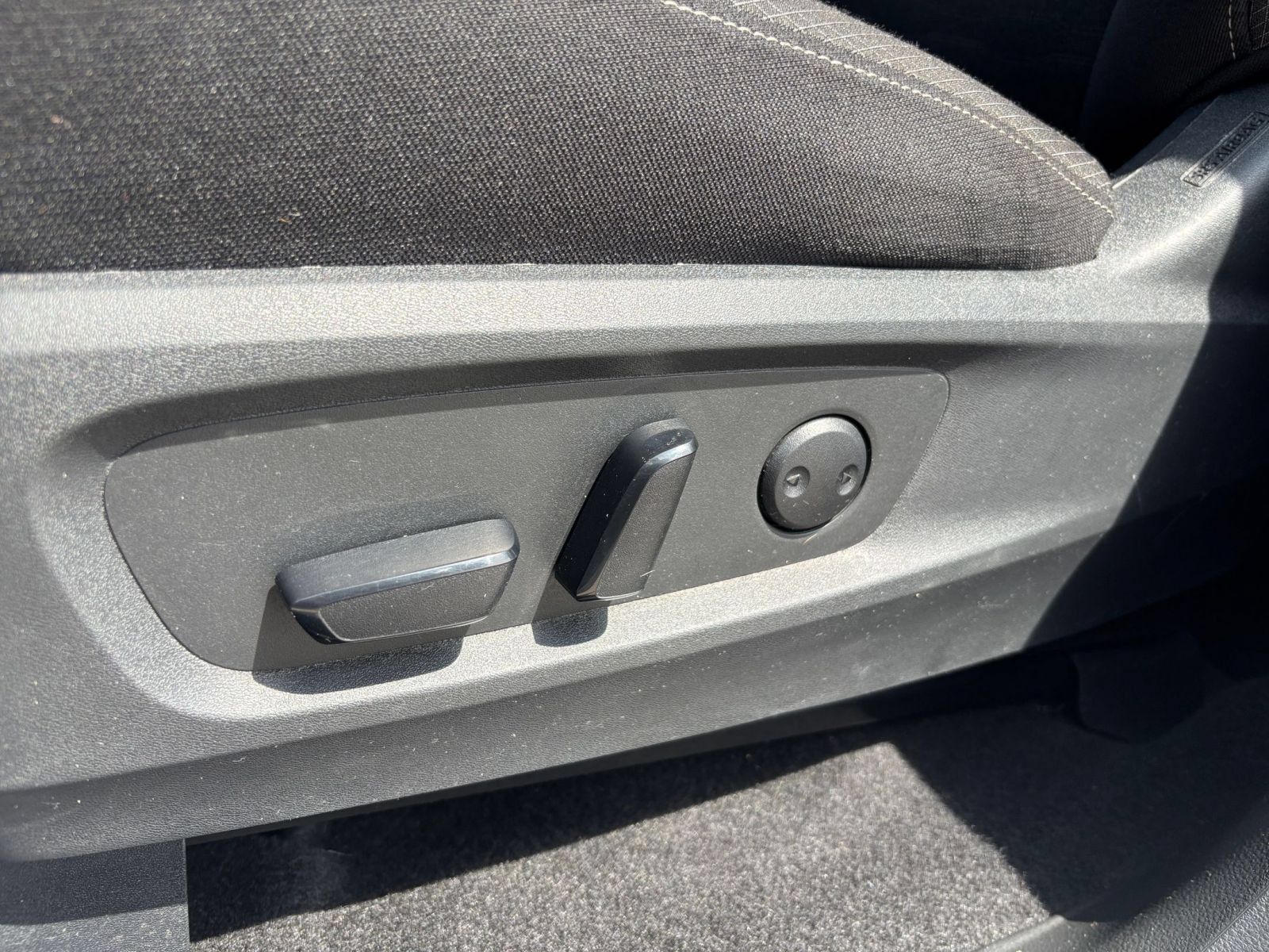 Used 2025 Nissan Pathfinder SV AWD/4WD image 21