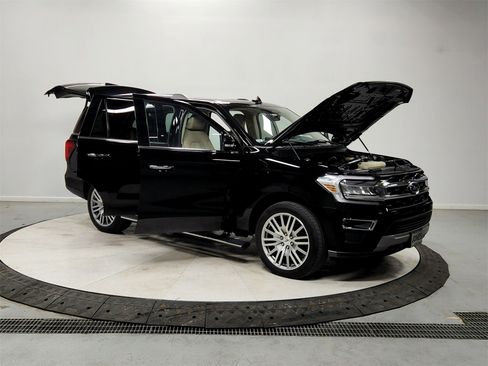 Used 2023 Ford Expedition Limited image 9