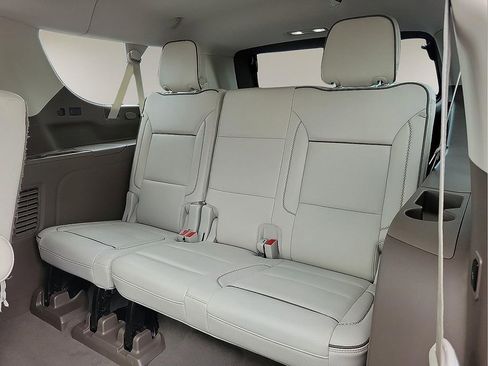 Used 2022 GMC Yukon XL Denali w/ Denali Premium Package AWD/4WD image 9