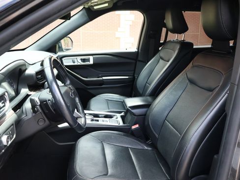 Used 2020 Ford Explorer Limited RWD image 9