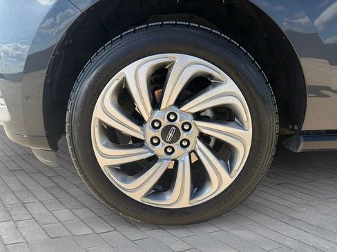 Used 2022 Lincoln Navigator L Reserve AWD/4WD image 9