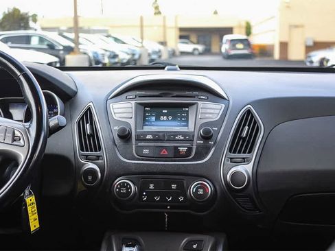 Used 2014 Hyundai Tucson SE image 17