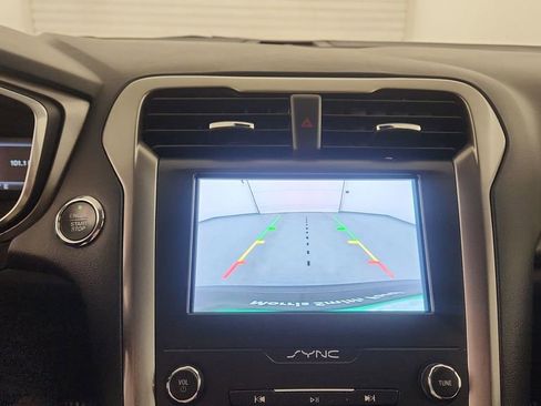 Used 2020 Ford Fusion SE image 19