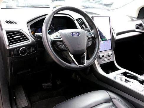 Used 2024 Ford Edge SEL AWD/4WD image 9
