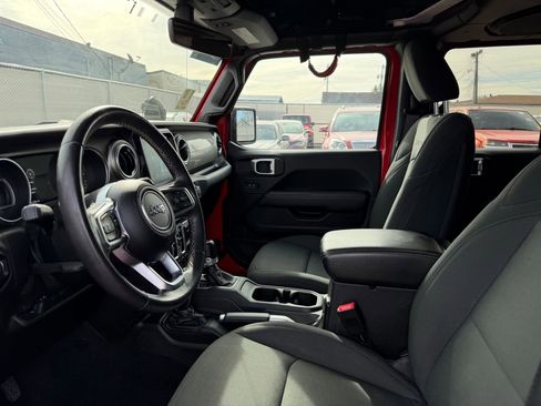 Used 2018 Jeep Wrangler Unlimited Sahara image 4