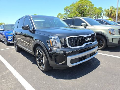 Certified 2025 Kia Telluride EX FWD image 2