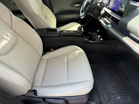 Used 2024 Toyota Prius XLE FWD image 42