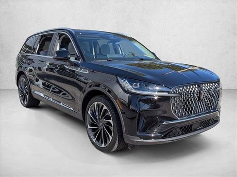 Used 2025 Lincoln Aviator Reserve w/ Luxury Package image 3