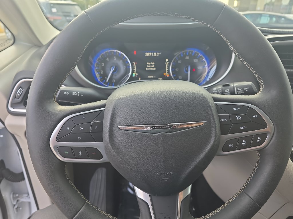 Used 2024 Chrysler Pacifica Touring-L FWD image 13
