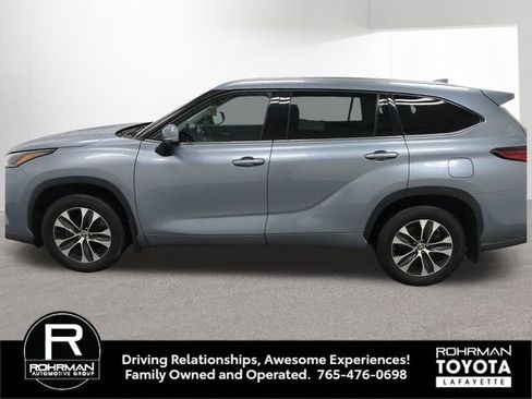 Used 2021 Toyota Highlander XLE image 3