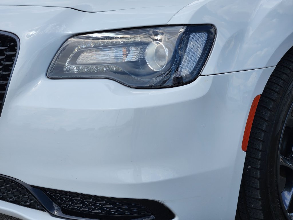 Used 2023 Chrysler 300 Touring w/ Sport Appearance Package RWD image 9