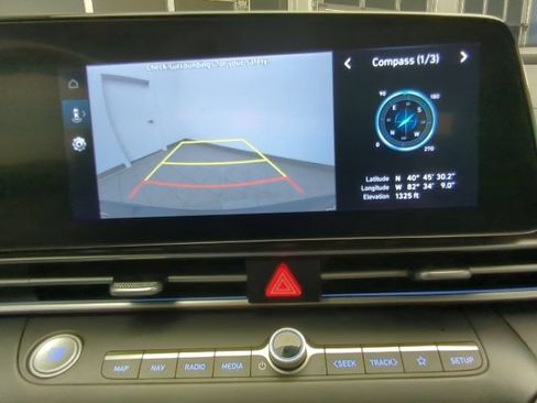 Used 2025 Hyundai Elantra SEL FWD image 21