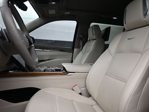 Used 2025 Cadillac Escalade ESV Sport Platinum image 22