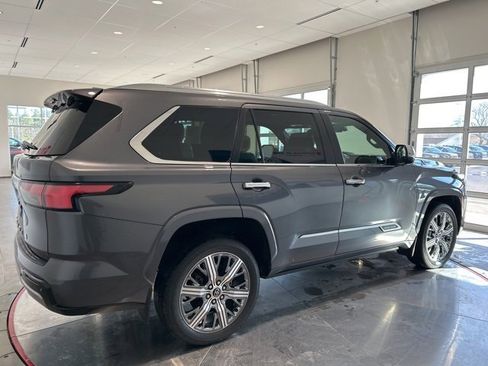 Used 2024 Toyota Sequoia Capstone image 8
