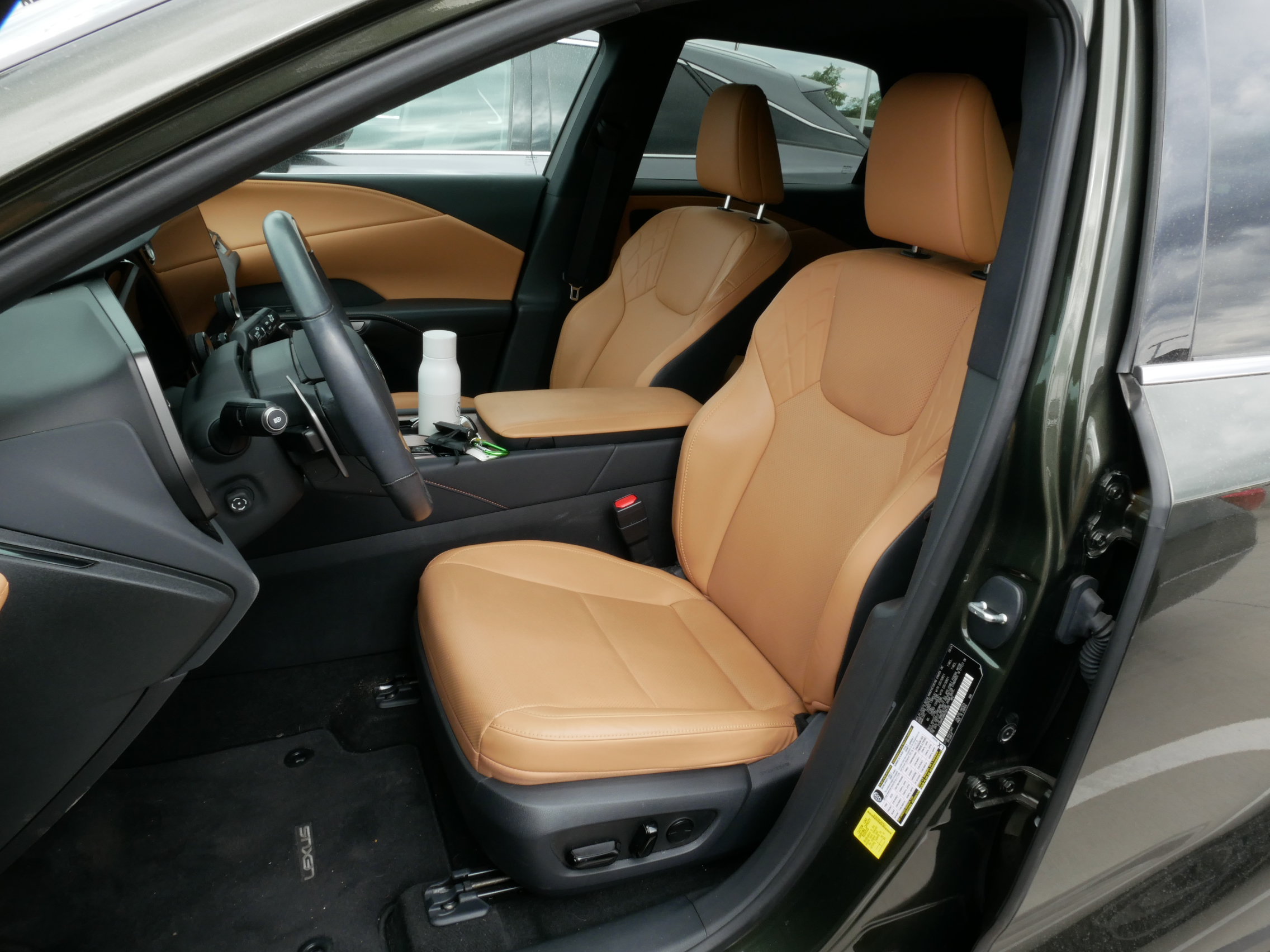 Used 2024 Lexus RX 350 Premium w/ Convenience Package AWD/4WD image 2