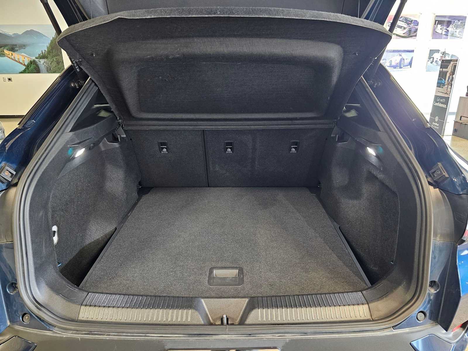 Used 2023 Volkswagen ID.4 Pro AWD/4WD image 15