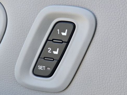 Used 2025 Honda Pilot Touring image 15