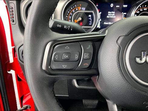 Used 2023 Jeep Gladiator Sport AWD/4WD image 19