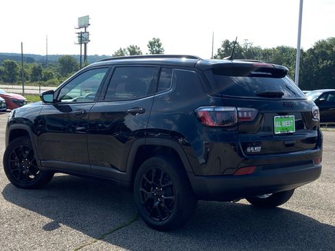 Used 2023 Jeep Compass Latitude w/ Sun and Sound Group AWD/4WD image 5