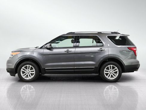 Used 2014 Ford Explorer XLT AWD/4WD image 2