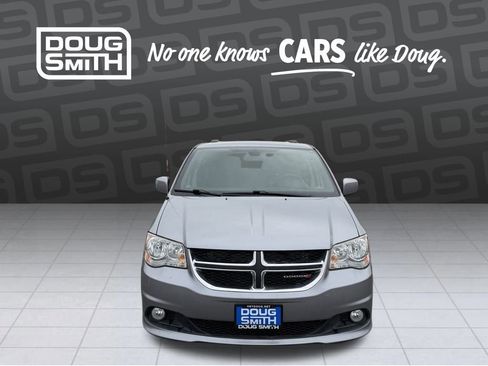 Used 2019 Dodge Grand Caravan SXT image 7