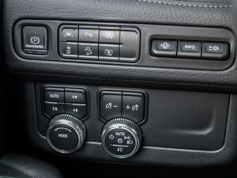 Used 2024 GMC Yukon Denali AWD/4WD image 40