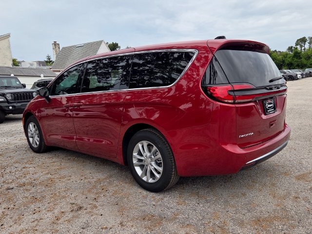 New 2027 Chrysler Pacifica Select FWD image 6