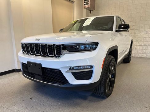 Used 2023 Jeep Grand Cherokee Limited AWD/4WD image 12