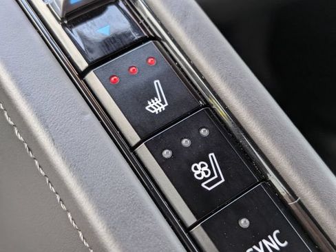 Used 2023 Chevrolet Corvette Stingray Premium Cpe w/ Z51 Performance Package RWD image 36