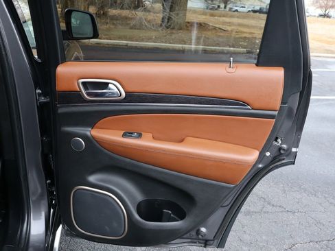 Used 2016 Jeep Grand Cherokee Summit w/ Platinum Series Group image 25