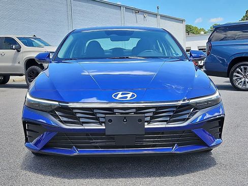 Used 2025 Hyundai Elantra Limited FWD image 2