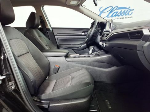 Used 2025 Nissan Altima 2.5 SV FWD image 13