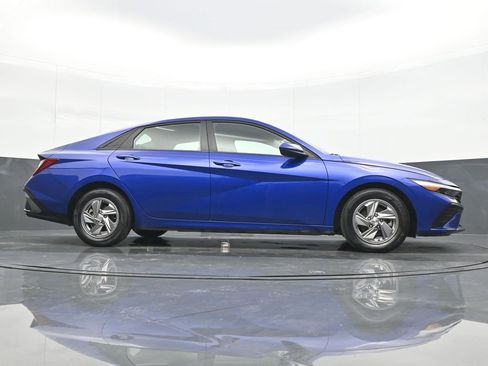 Used 2025 Hyundai Elantra SE image 21