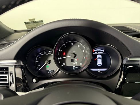 Certified 2025 Porsche Macan image 39