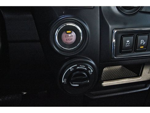 Used 2022 Nissan Titan SV AWD/4WD image 26
