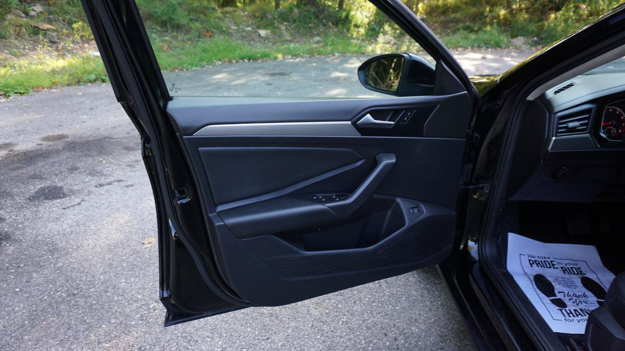Used 2019 Volkswagen Jetta SE FWD image 25