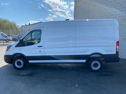 New 2026 Ford Transit 250 148 Medium Roof w/ Load Area Protection Package RWD image 5