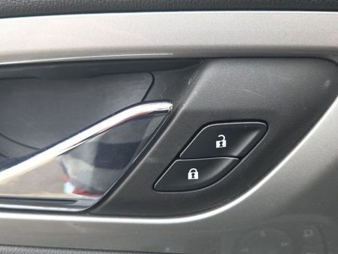 Used 2022 Chevrolet Traverse LT image 25