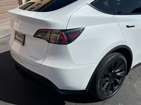 Used 2022 Tesla Model Y Long Range AWD/4WD image 16