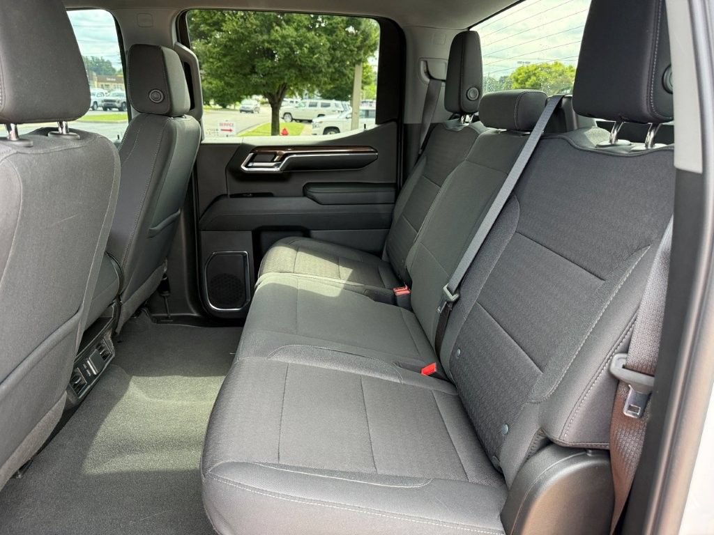 Used 2024 Chevrolet Silverado 1500 LT AWD/4WD image 18