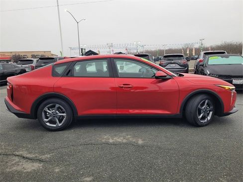 Used 2025 Kia K4 LXS image 3